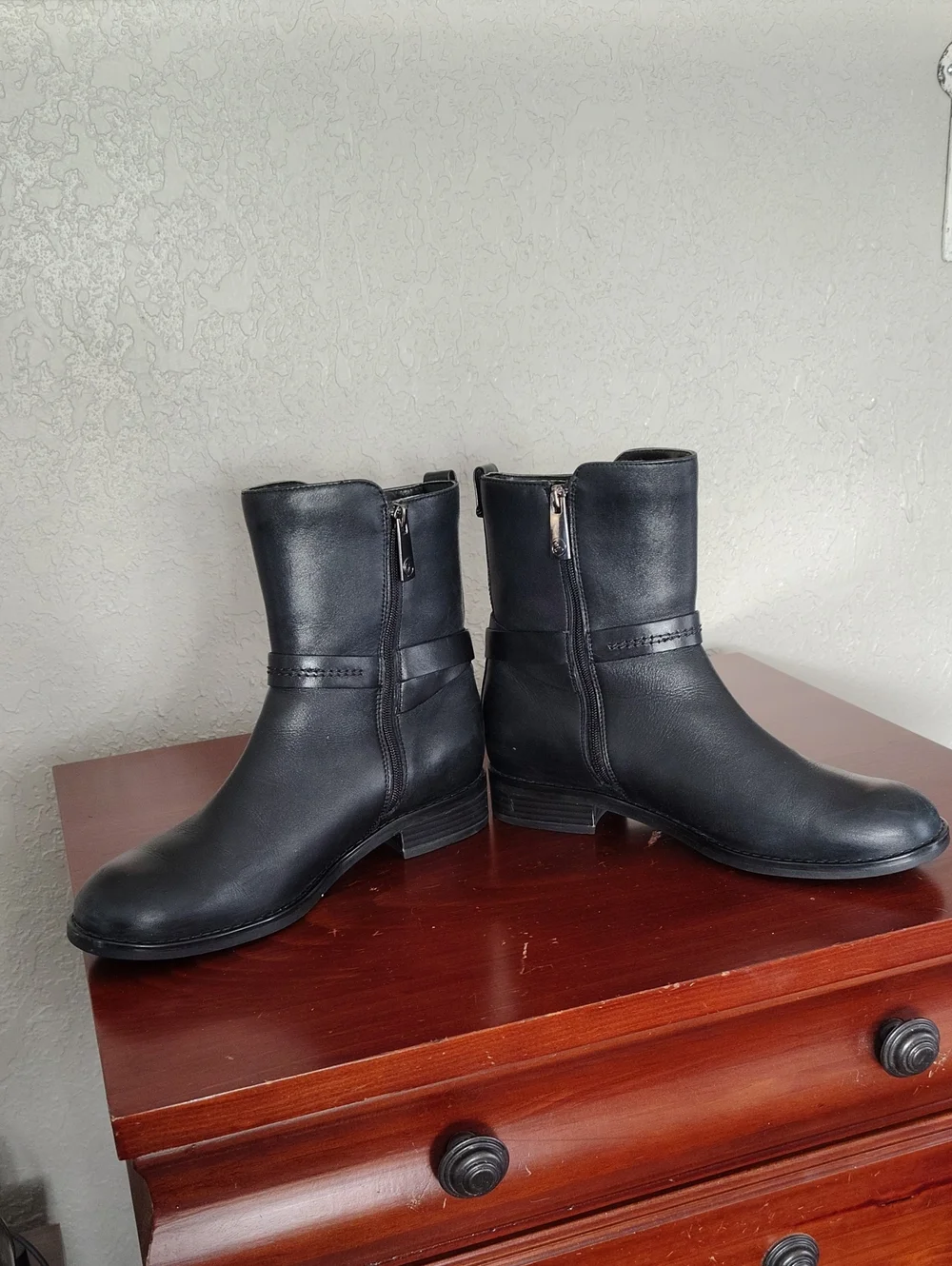 Blondo Black Chelsea Boots 7.5